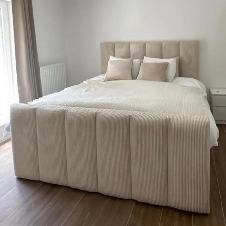 Lit deux personnes en velours côtelé beige dans un magasin de mobilier à Roubaix, Roubaix, MOB DESTOCK